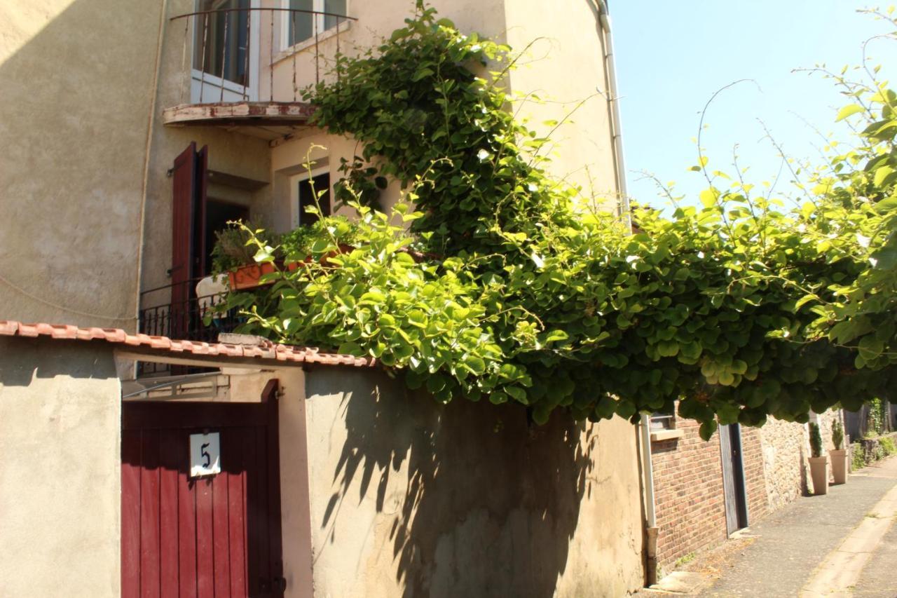 Gite Ancien Relais De Saint-Jacques Ла-Рош-Гийон Экстерьер фото
